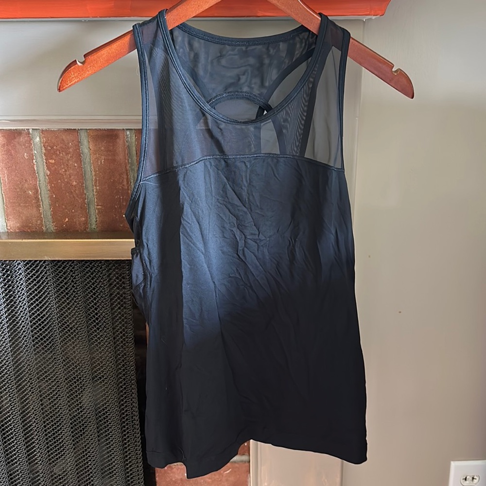 Black Lululemon tank